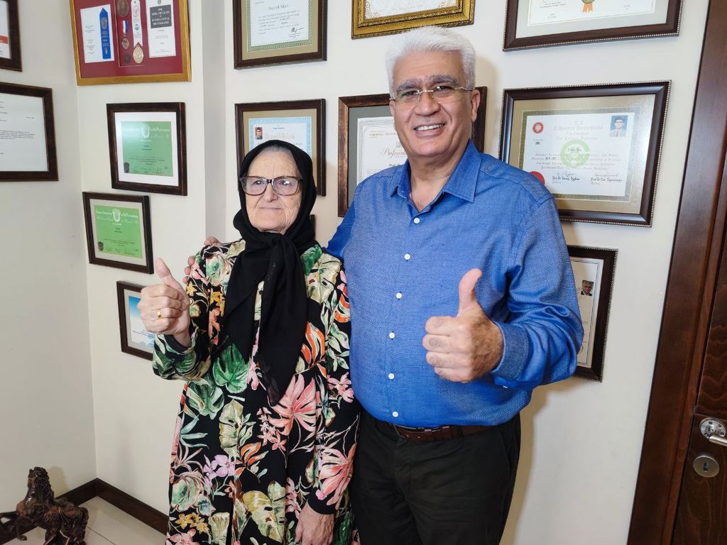 Masada kalır denilen 75 yaşındaki kadın, yürümeye başladı