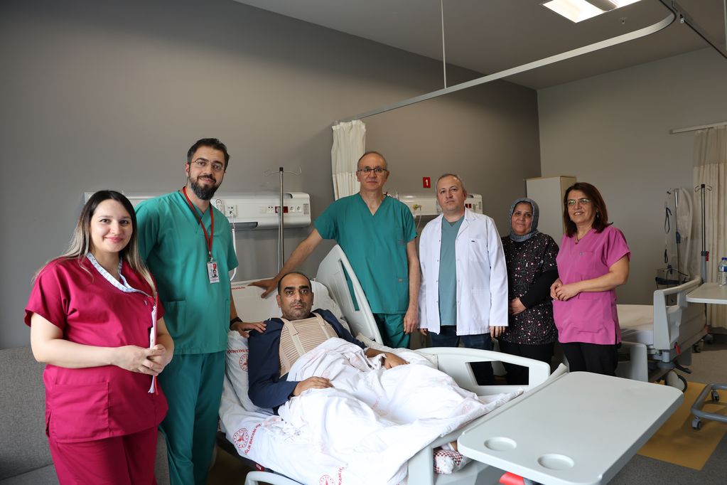 Depremden sonra yapılan hastanede 100'üncü ameliyat gerçekleştirildi