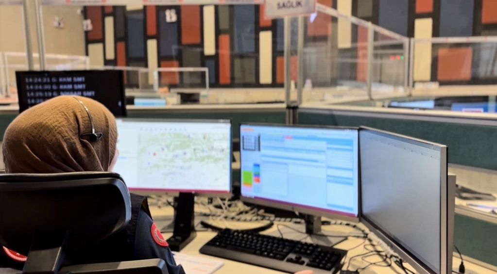 Sağlık personelinin yardımıyla 1 aylık bebeğinin hayatını kurtardı