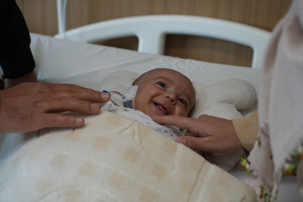 Kafasındaki nadir tümör alındı, hayata tekrar gülümsedi